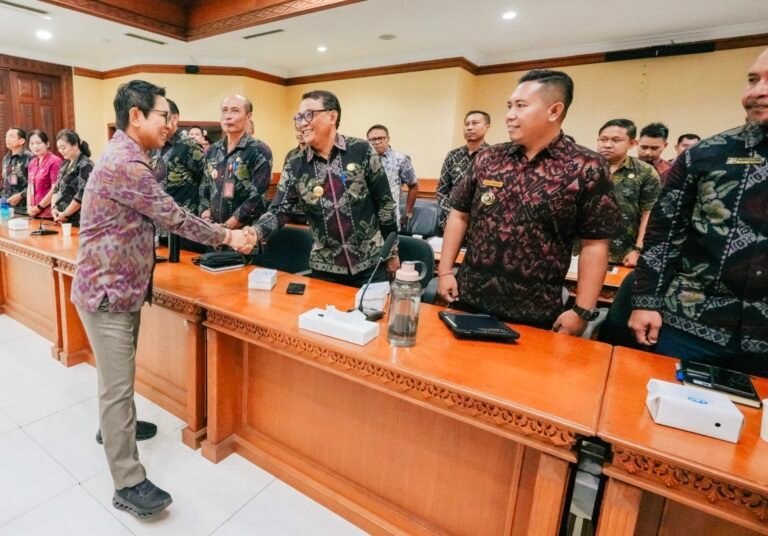 Bahas Sampah, Bupati Badung Kumpulkan Camat, Lurah/Perbekel, dan Jasa Angkut