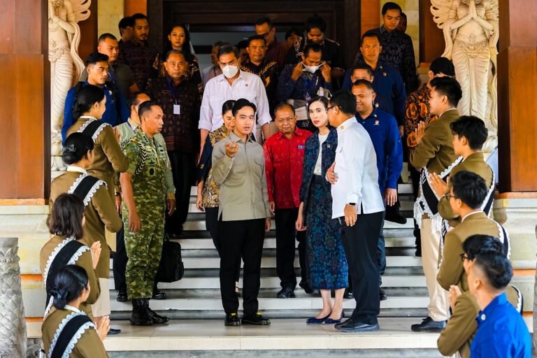 Dialog Pariwisata Wapres Gibran Ditodong Masalah Sampah di Bali