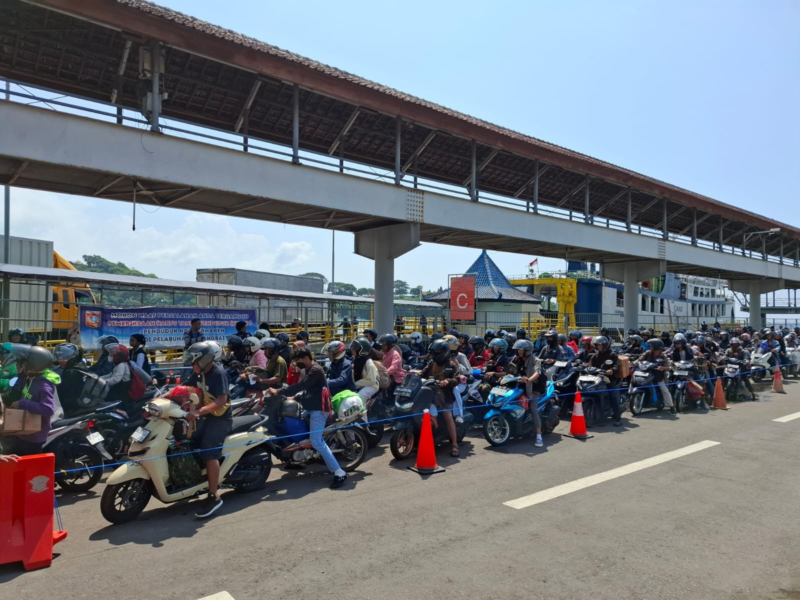 Arus Penyeberangan Padangbai Mulai Meningkat Jelang Nyepi dan Idulfitri