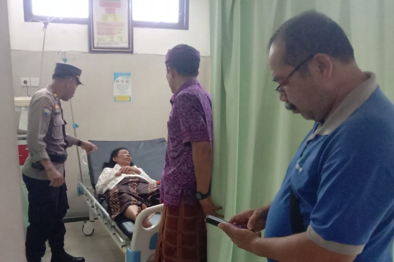 Diserang Lebah Saat Tirta Yatra, Belasan Pemedek Dilarikan ke Puskesmas