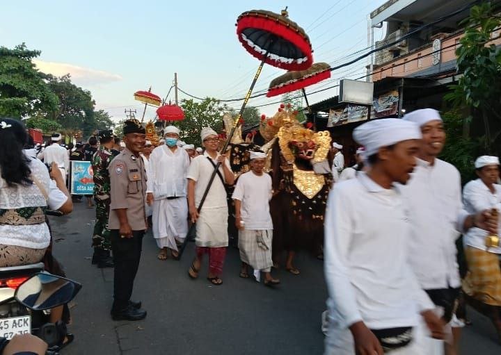 Polsek Dentim bersama Pecalang Bersinergi Amankan Upacara Melasti