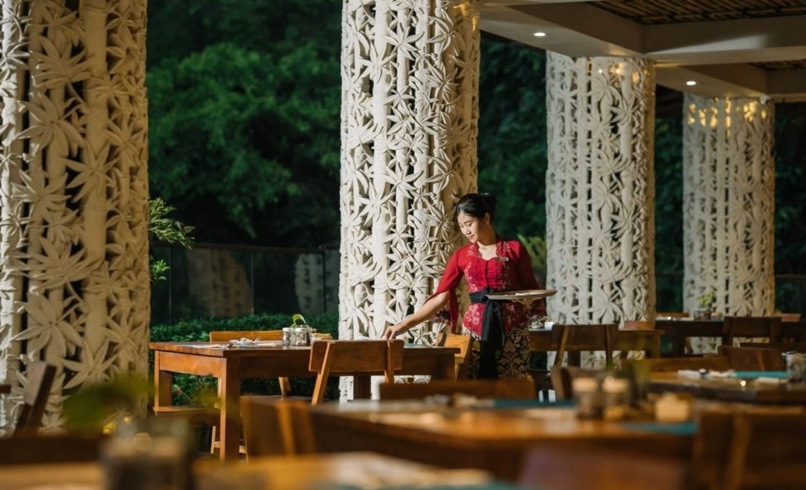 Mengintip Kuliner Mewah di Atas Sungai Berbisik di Ubud Bali