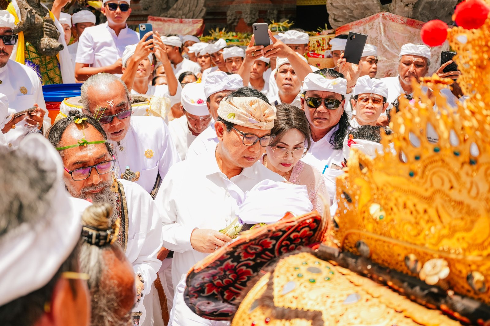 Adi Arnawa Hadiri Prosesi Ngodak Pelawatan di Pura Dalem Bebalang Carangsari