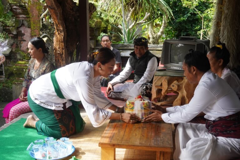 WHDI Badung Berikan Tali Kasih untuk Sulinggih : Sebagai Sujud Bhakti dan Sradha Bhakti Kami