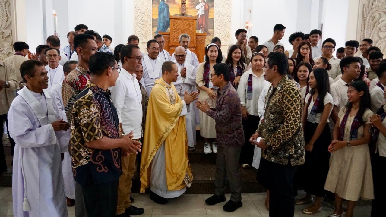 Adi Arnawa Hadir Langsung pada Perayaan Paskah di Puja Mandala
