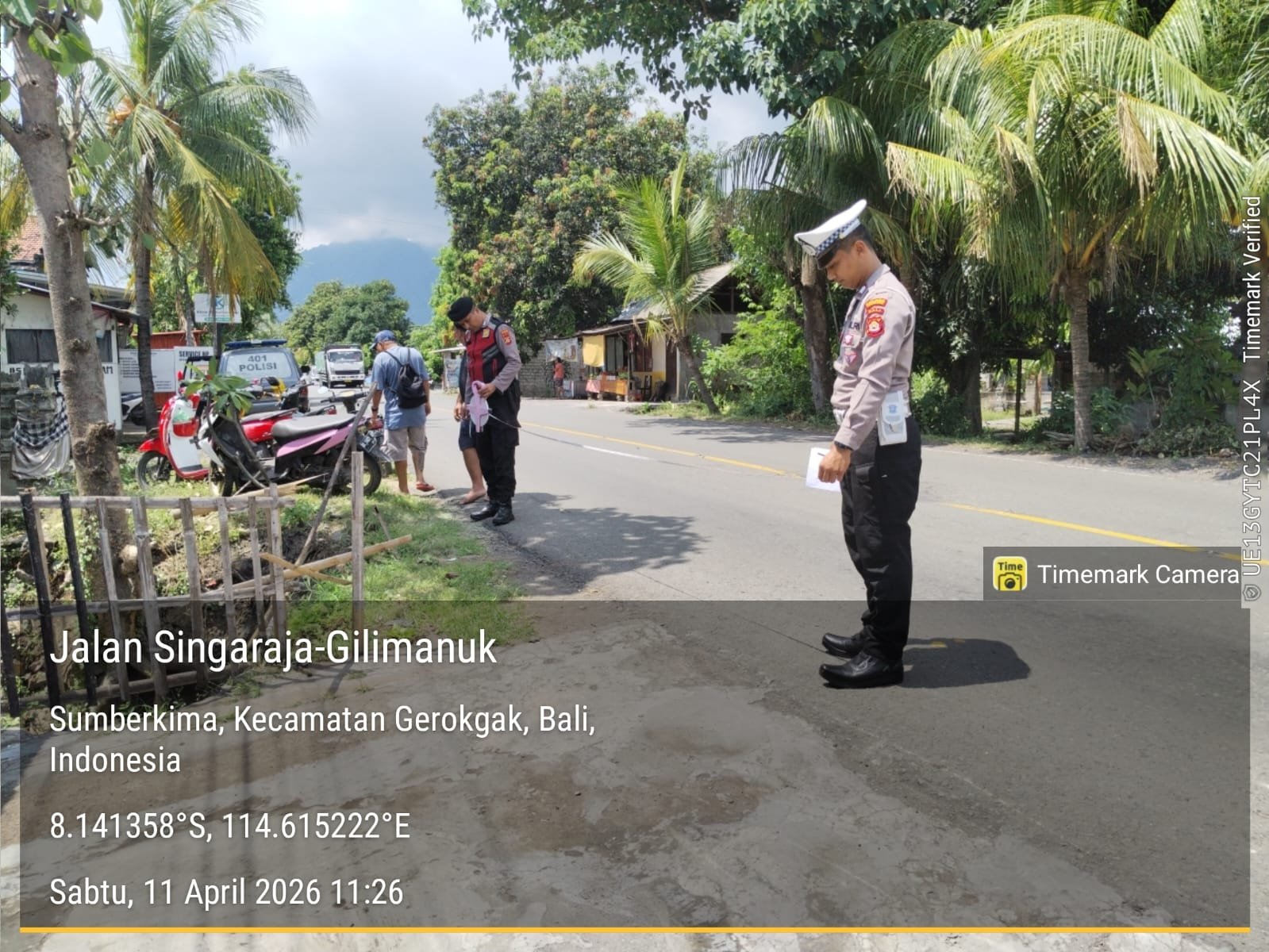 Kecelakaan di Sumberkima, Luh Suci Tergeletak di Drainase