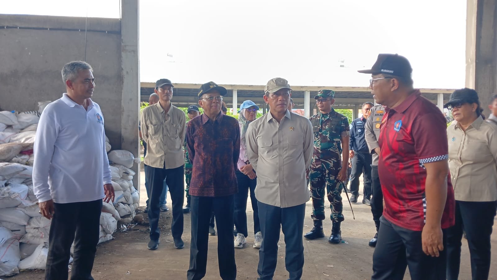 Menteri Lingkungan Hidup Mendadak Kunjungi TOSS di Klungkung