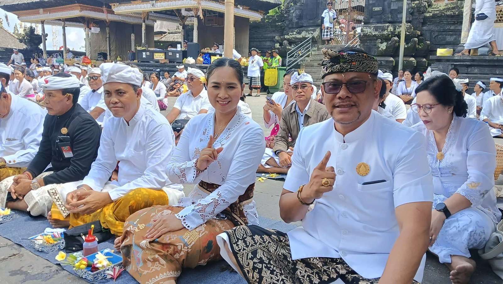 Serangkaian IBTK, Wamen Pariwisata Bersembahyang ke Pura Besakih