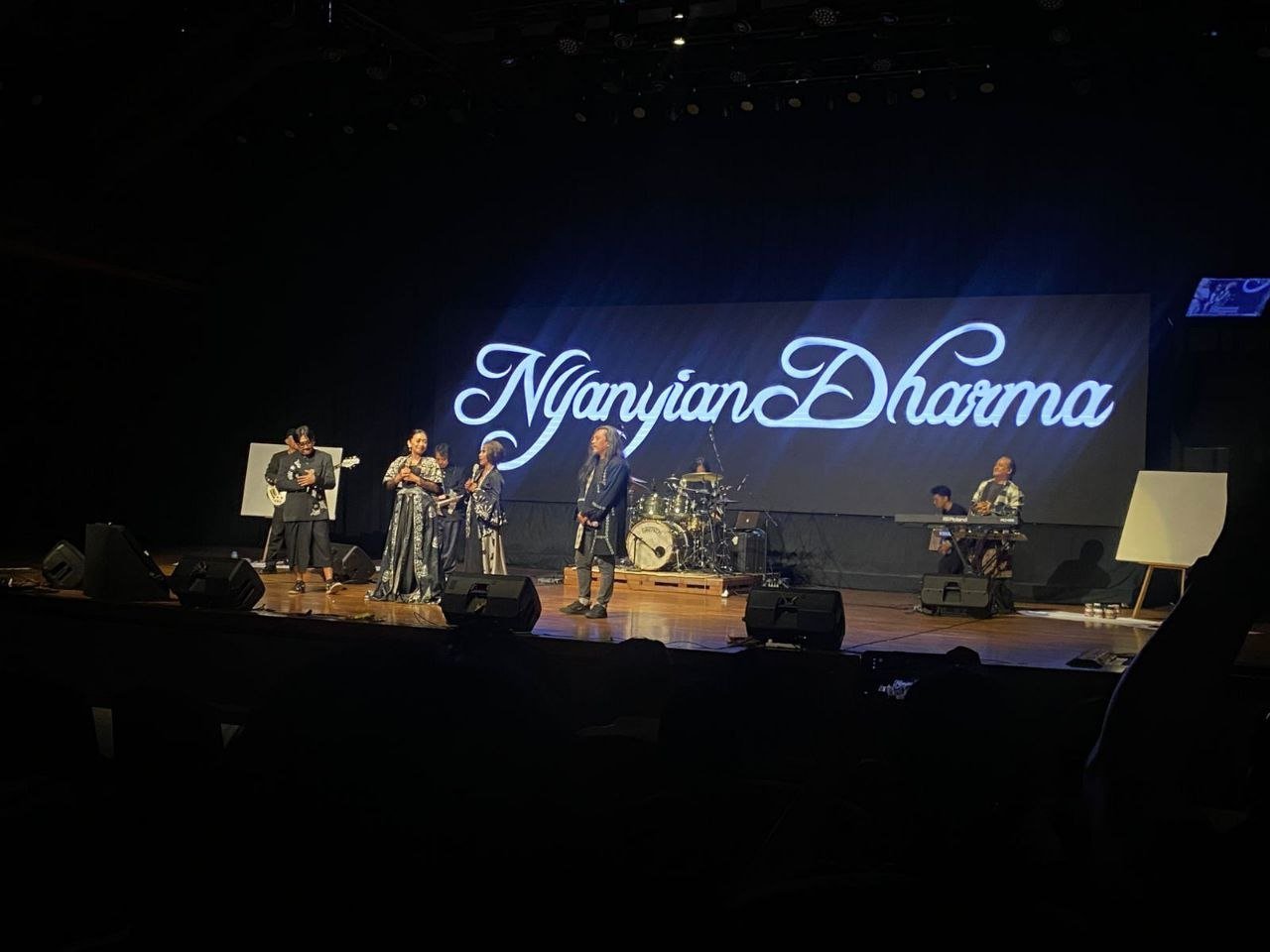 Nyanyian Dharma Padukan Musik, Lukisan, dan Kesadaran