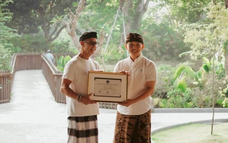 Penuh Bangga The Meru Terima Sertifikat Pengurangan Emisi Karbon di Hari Bumi