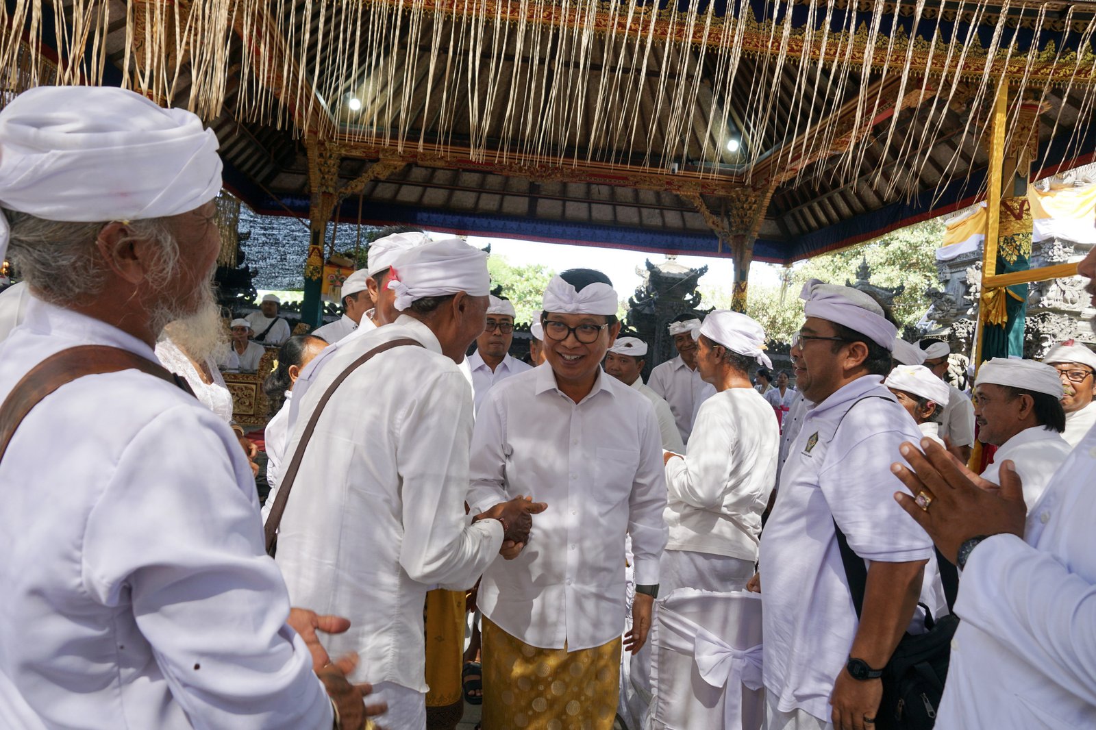 Bupati Badung Hadiri Pujawali Mejelihan di Pura Luhur Bhujangga Waisnawa Batu Bolong