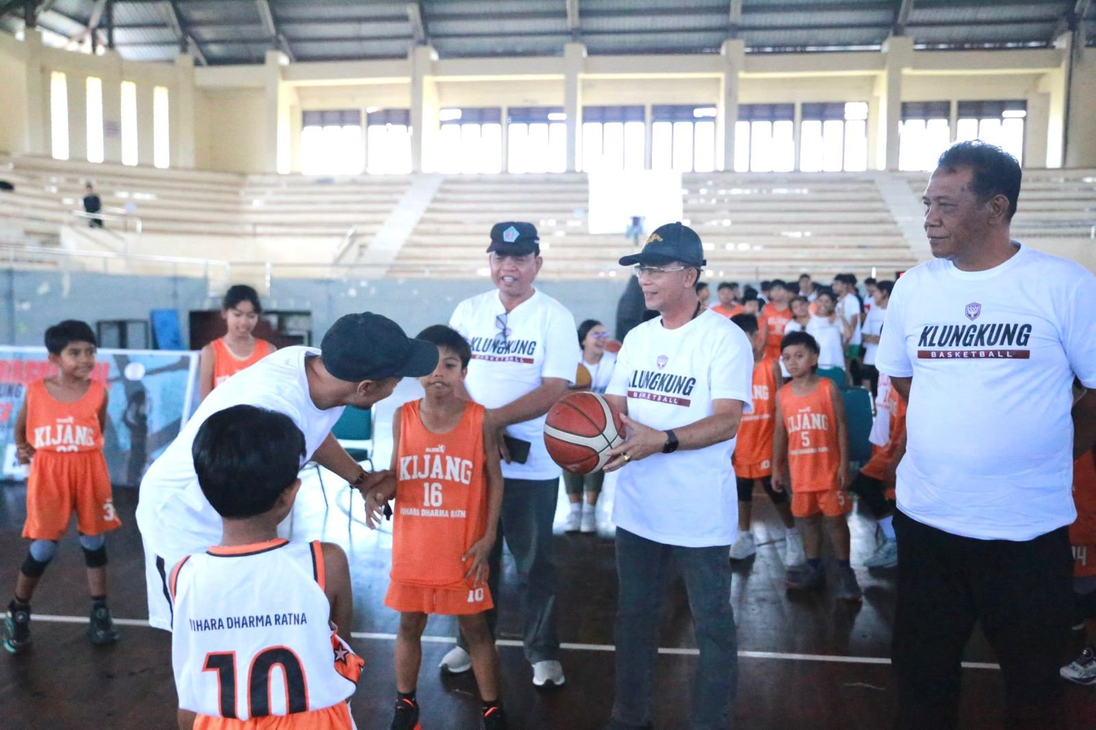 Bupati Klungkung Buka Festival Basketball, Tekankan Mental Juara dan Sportivitas