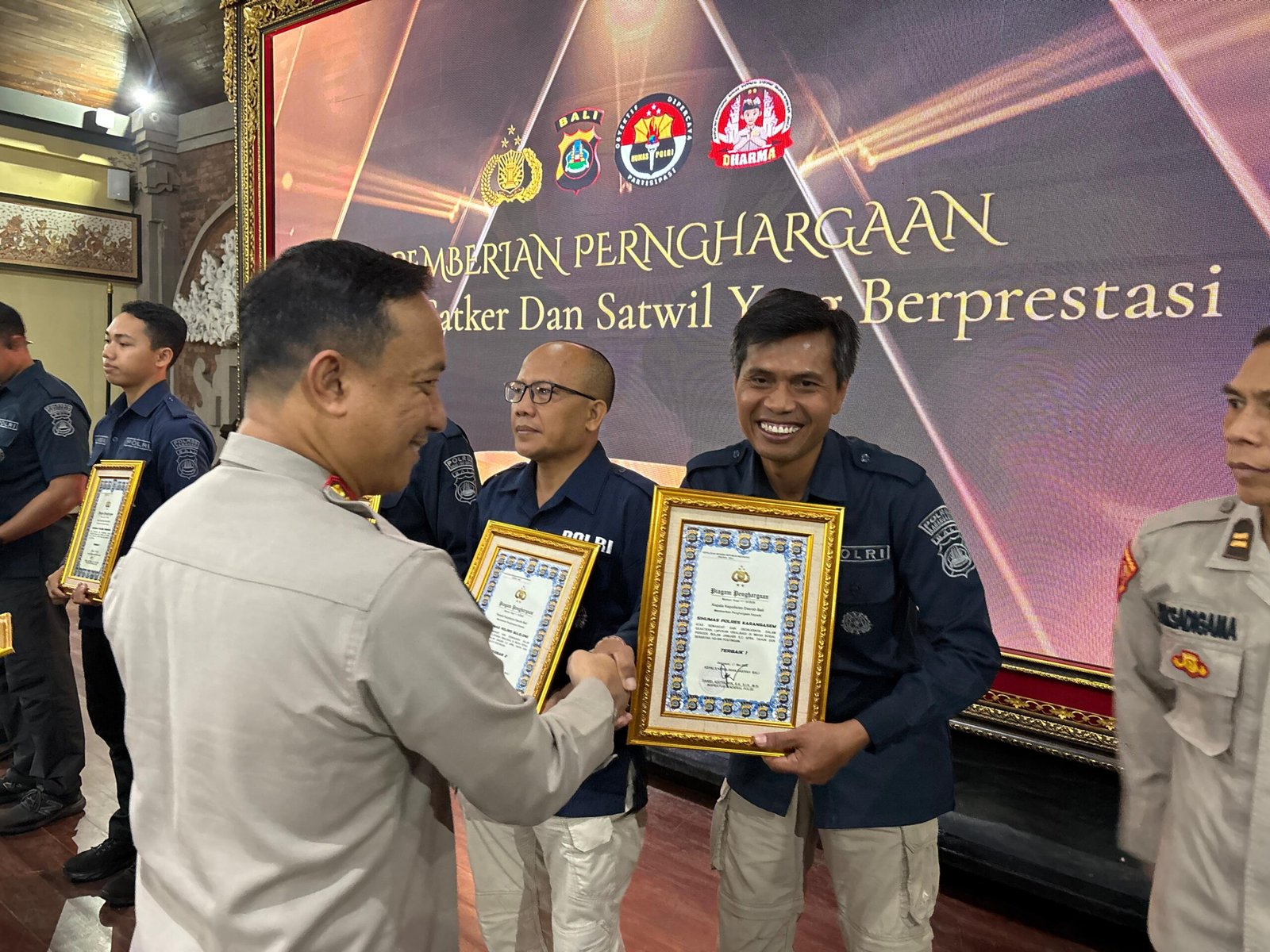 Sabet Juara 1, Humas Polres Karangasem Terima Penghargaan Kapolda Bali Usai Tembus 142 Ribu Postingan!
