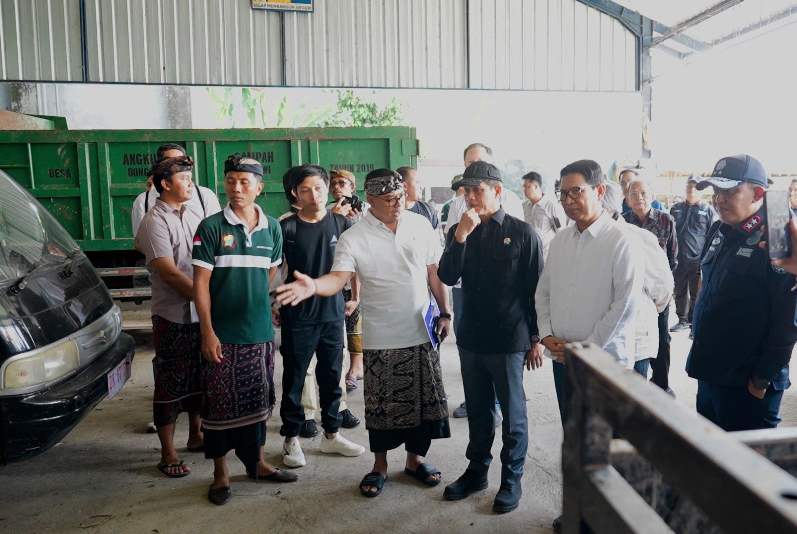 Bupati Badung Bersama Gubernur Bali Dampingi Menteri LH Tinjau TPS3R di Badung