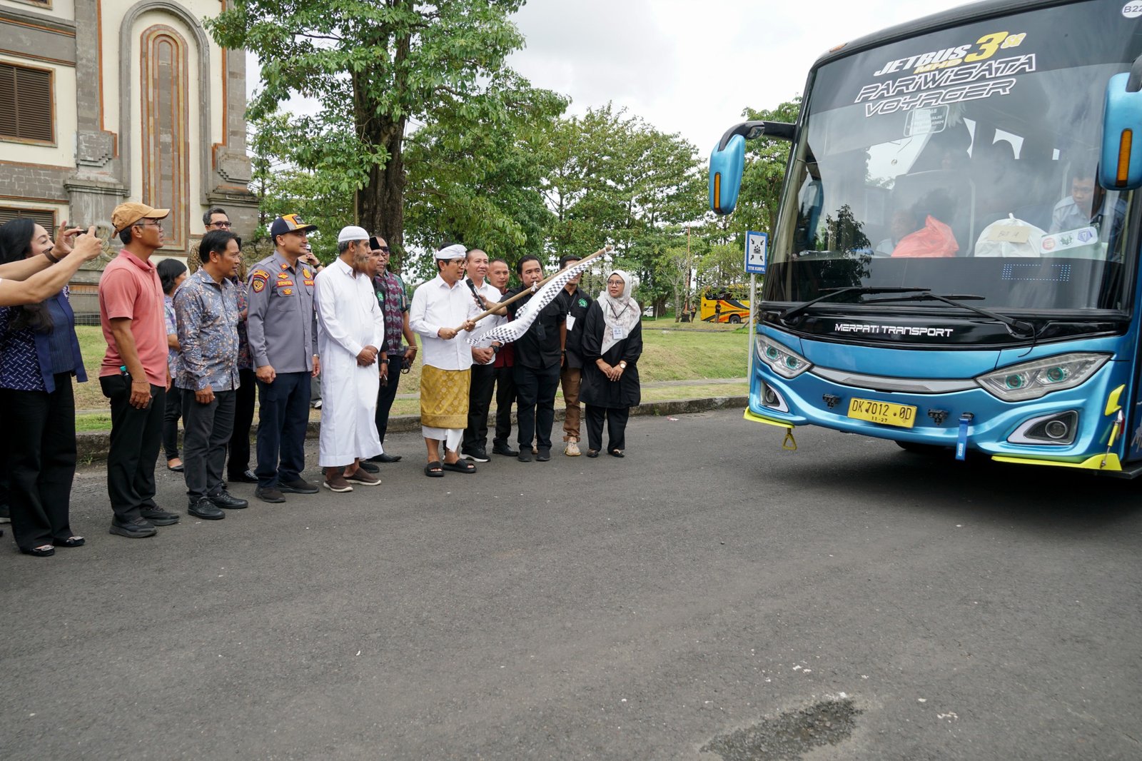 Adi Arnawa Lepas Mudik Gratis 2026 Bukti Kepedulian dan Keharmonisan Antar Umat Beragama