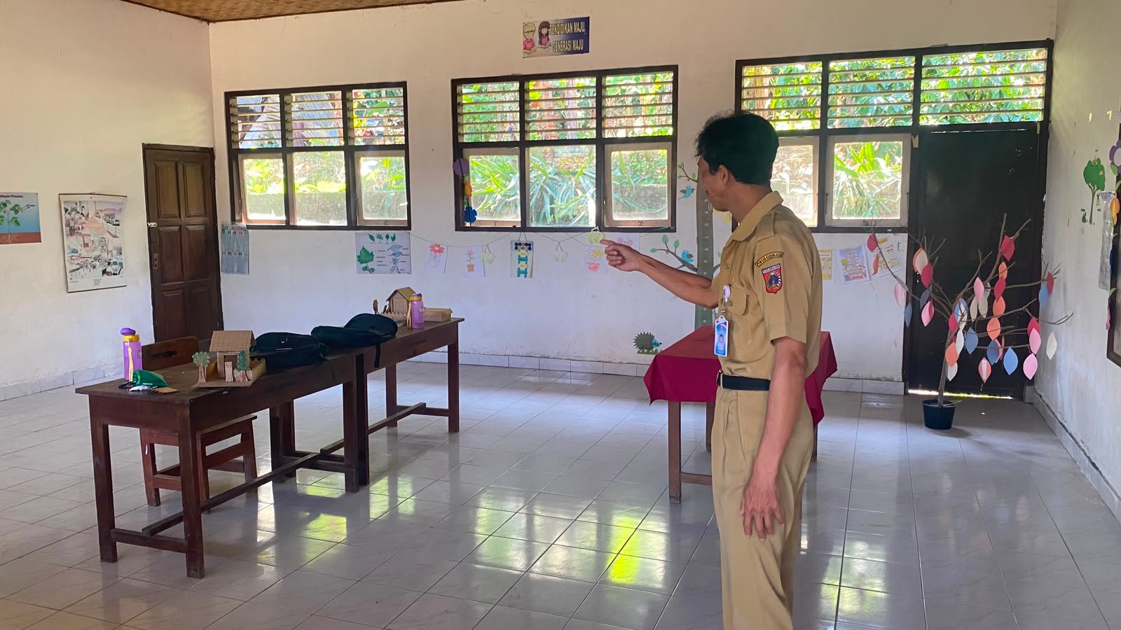 Guru Lebih Banyak dari Murid, SDN 6 Bhuana Giri Bertahan dengan Hanya Empat Siswa