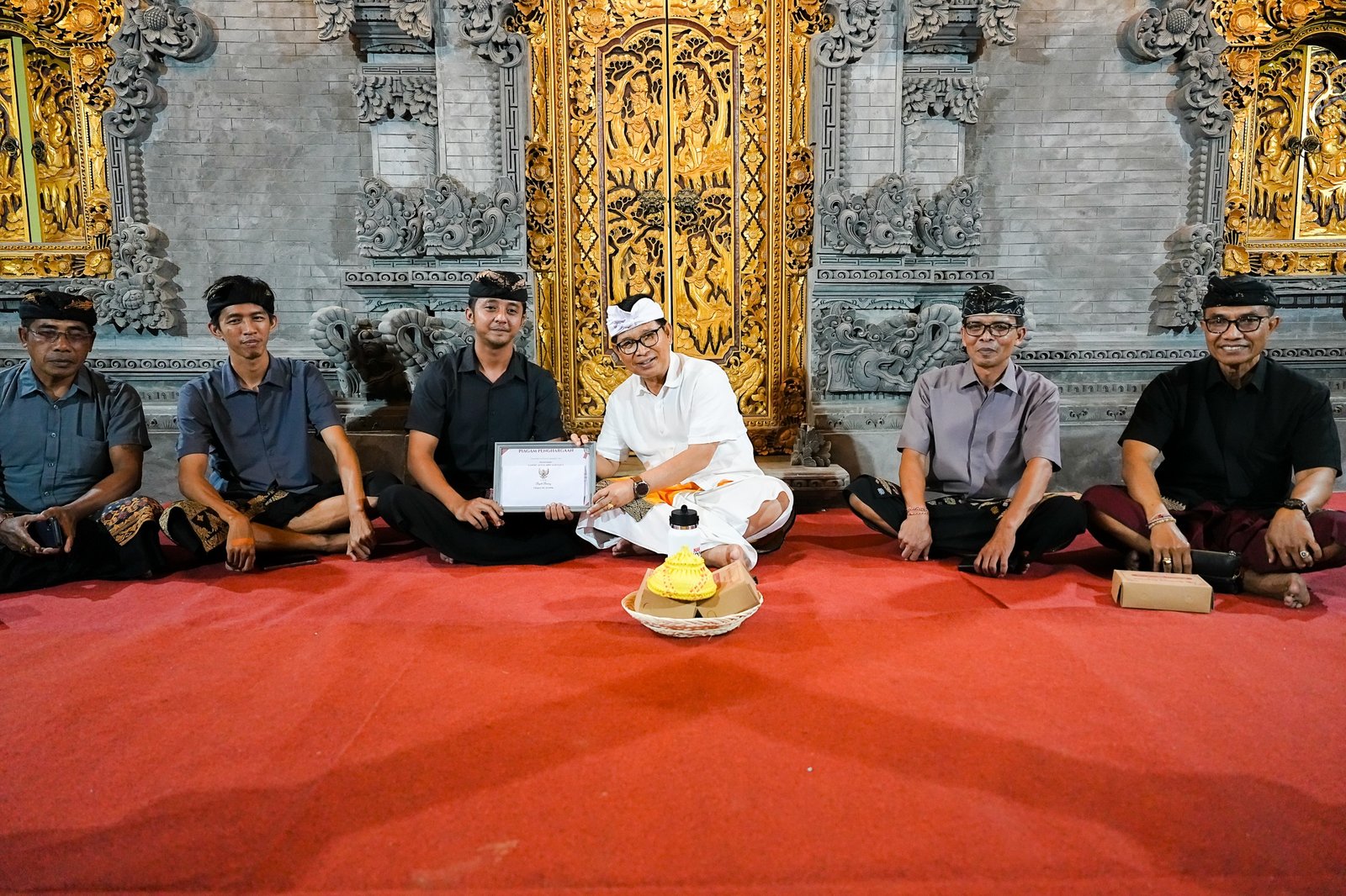Penghargaan Tertib Administrasi Kependudukan Kepada Ahli Waris di Sading