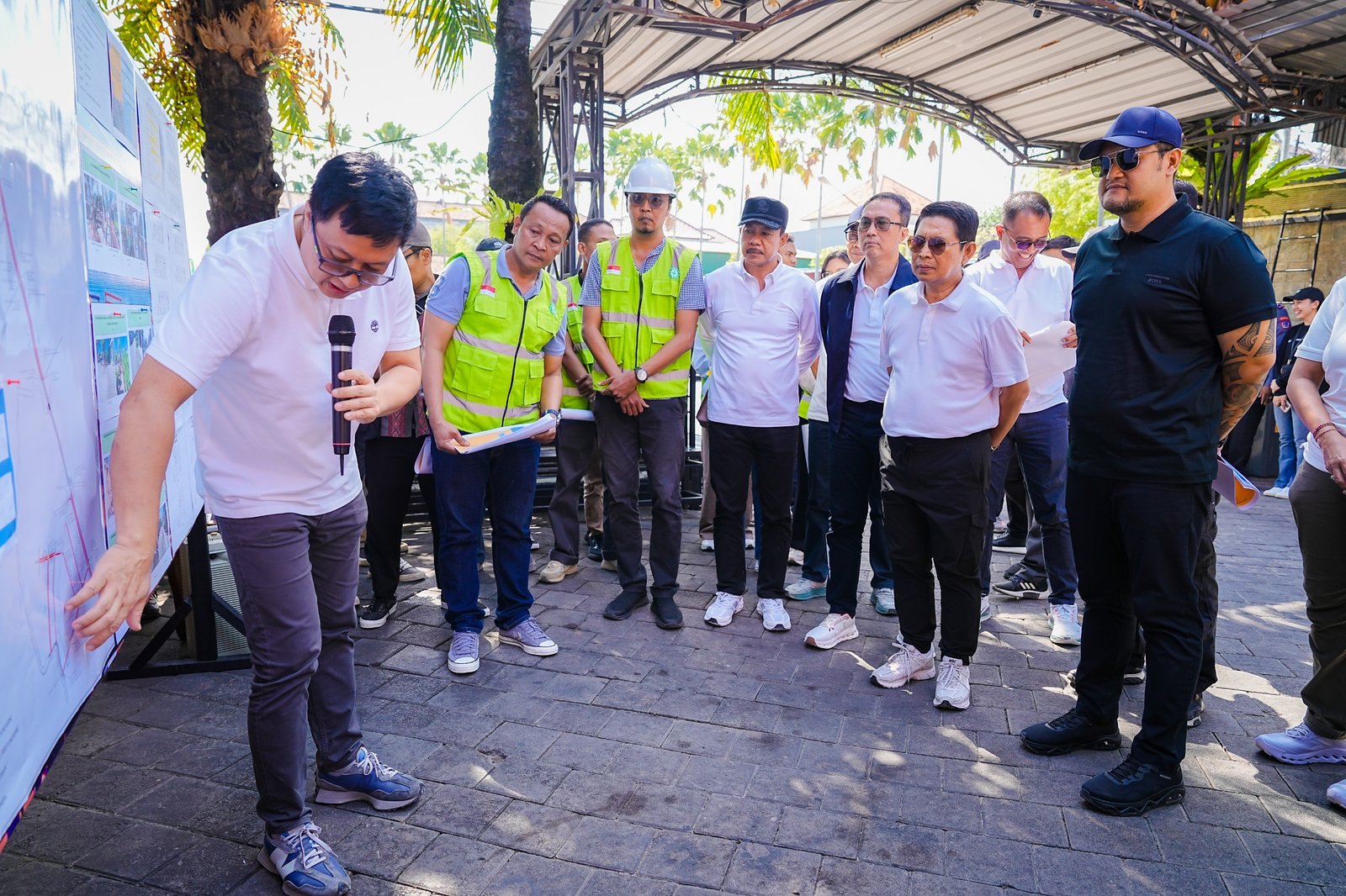 Bupati Adi Arnawa dan Wabup Bagus Alit Sucipta Tinjau Proyek Strategis Pengendali Banjir di Kuta
