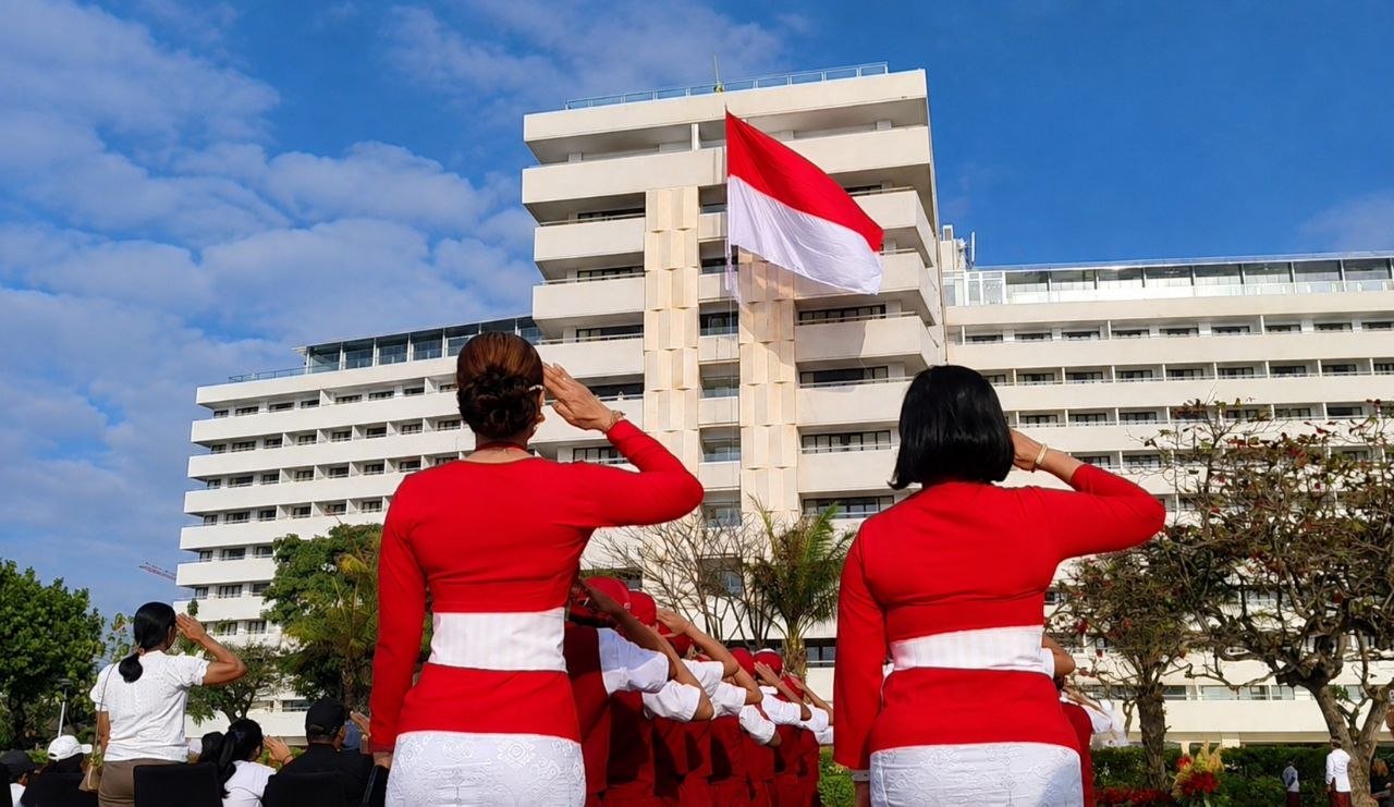 Upacara HUT ke-81 RI di Pantai Sanur The Meru Ajak Pelajar, Penyandang Disabilitas hingga Wisatawan Asing