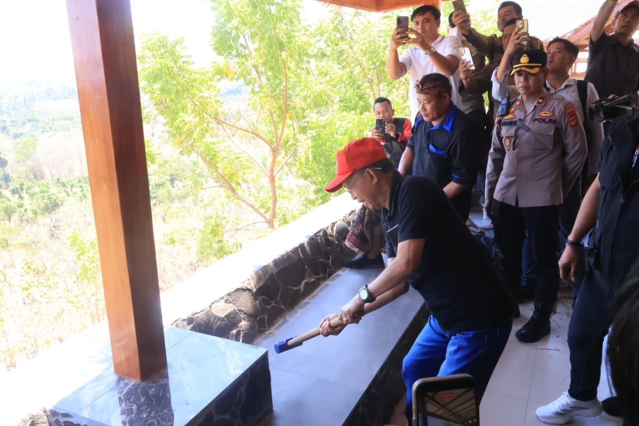 Pakai Palu, Koster Awali Pembongkaran Vila di Hutan Pejarakan
