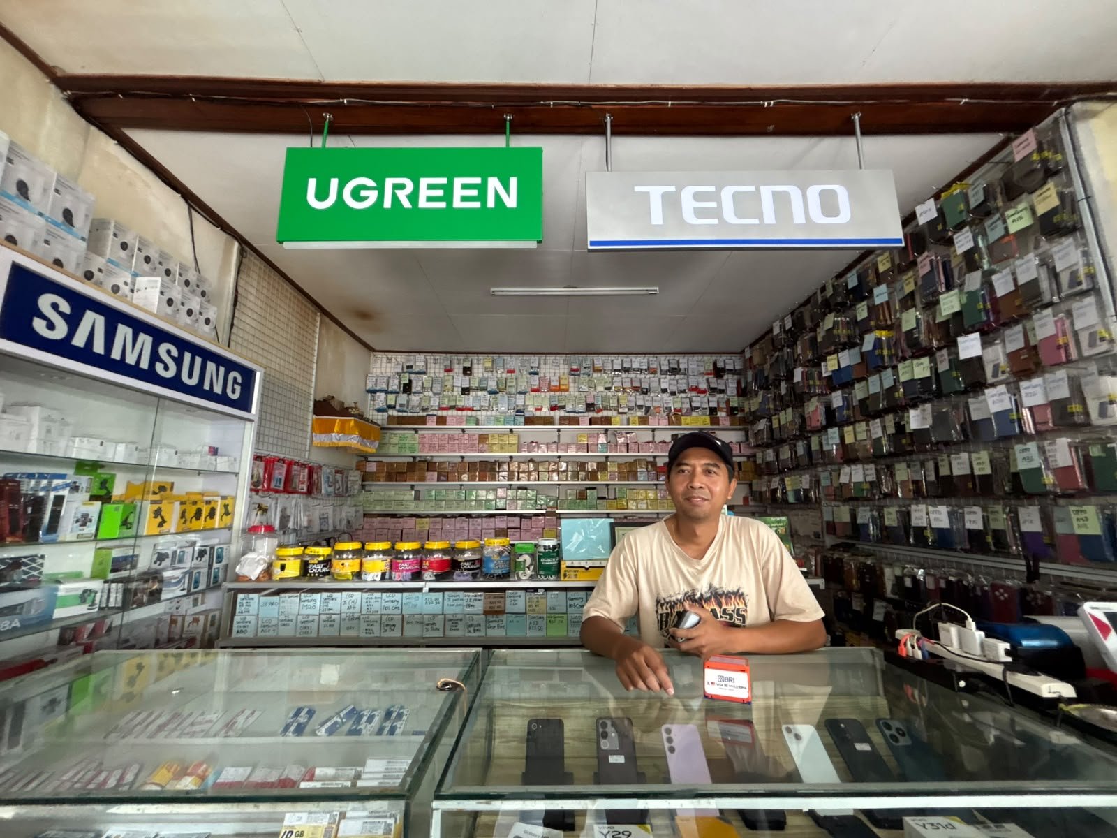 Didukung KUR BRI Kusuma Yudha Kembangkan Usaha Konter HP