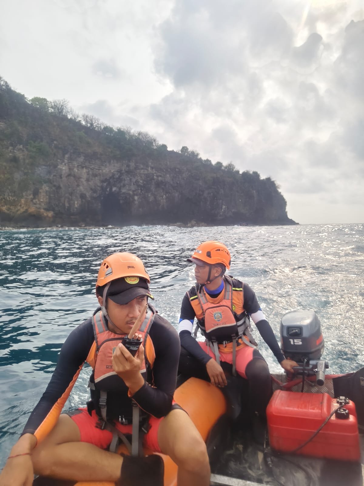 Ombak Tinggi Hambat Pencarian Pemuda Klungkung yang Hilang di Pantai Bukit Asah