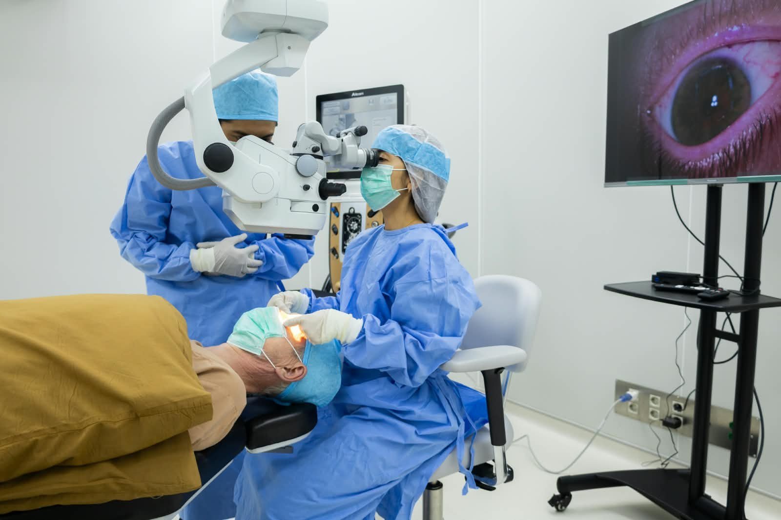 Setahun Hadir di Bali, Ciputra SMG Eye Clinic Luncurkan Layanan Operasi Katarak Berteknologi Modern